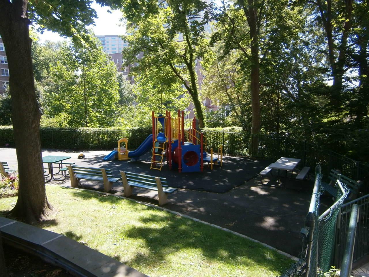 60 Knolls Crescent 3-F Spuyten Duyvil Bronx NY 10463