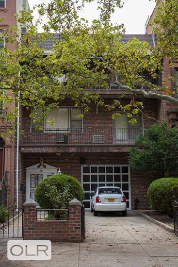 18 1st Place TH Carroll Gardens Brooklyn NY 11231